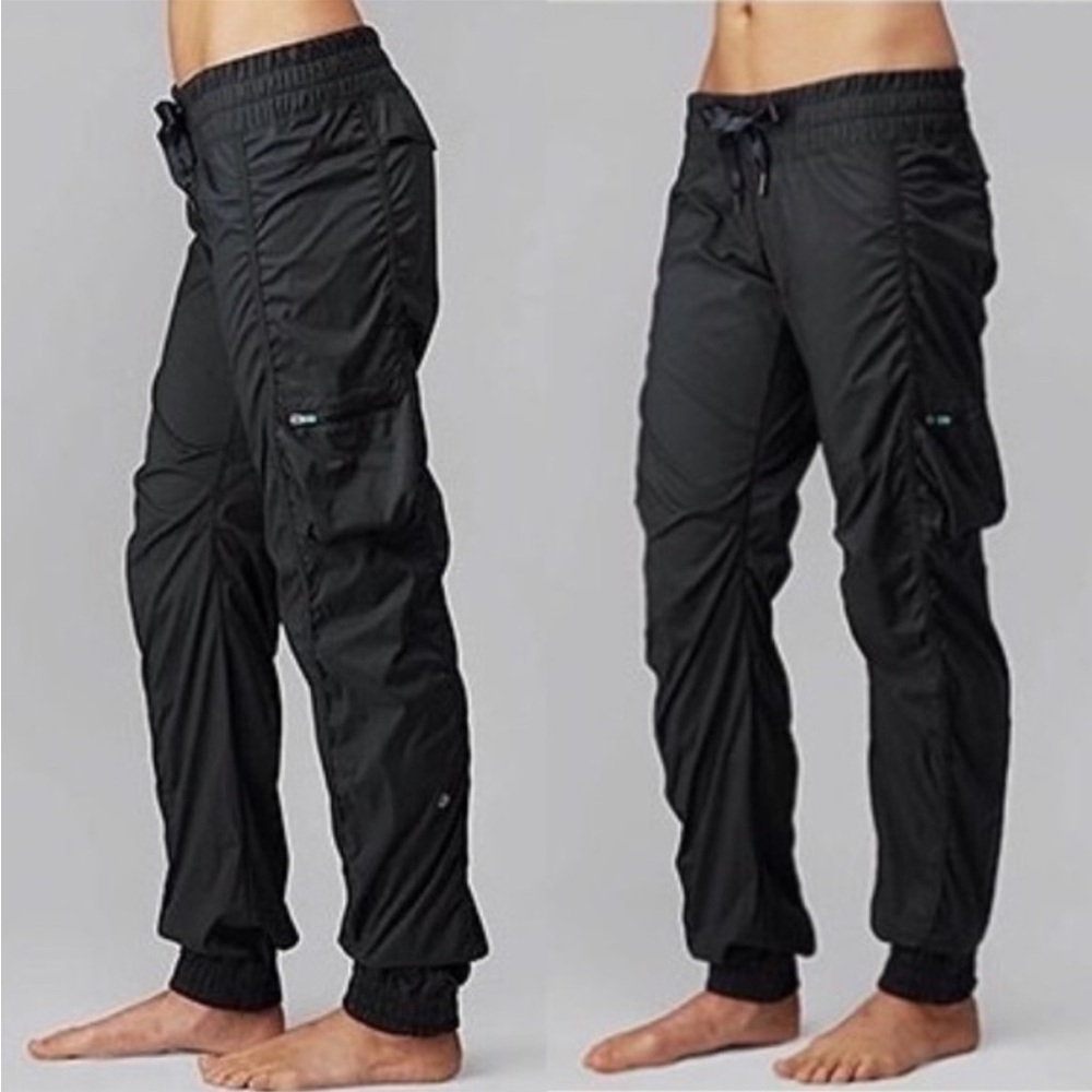 Rare 💎💎lululemon Leader of the Track pants - size 8